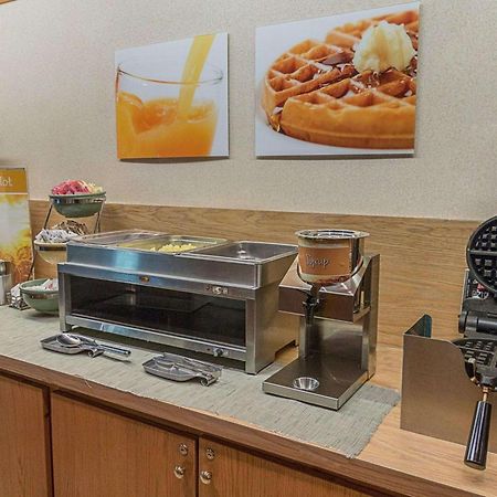Quality Inn Ennis Bagian luar foto
