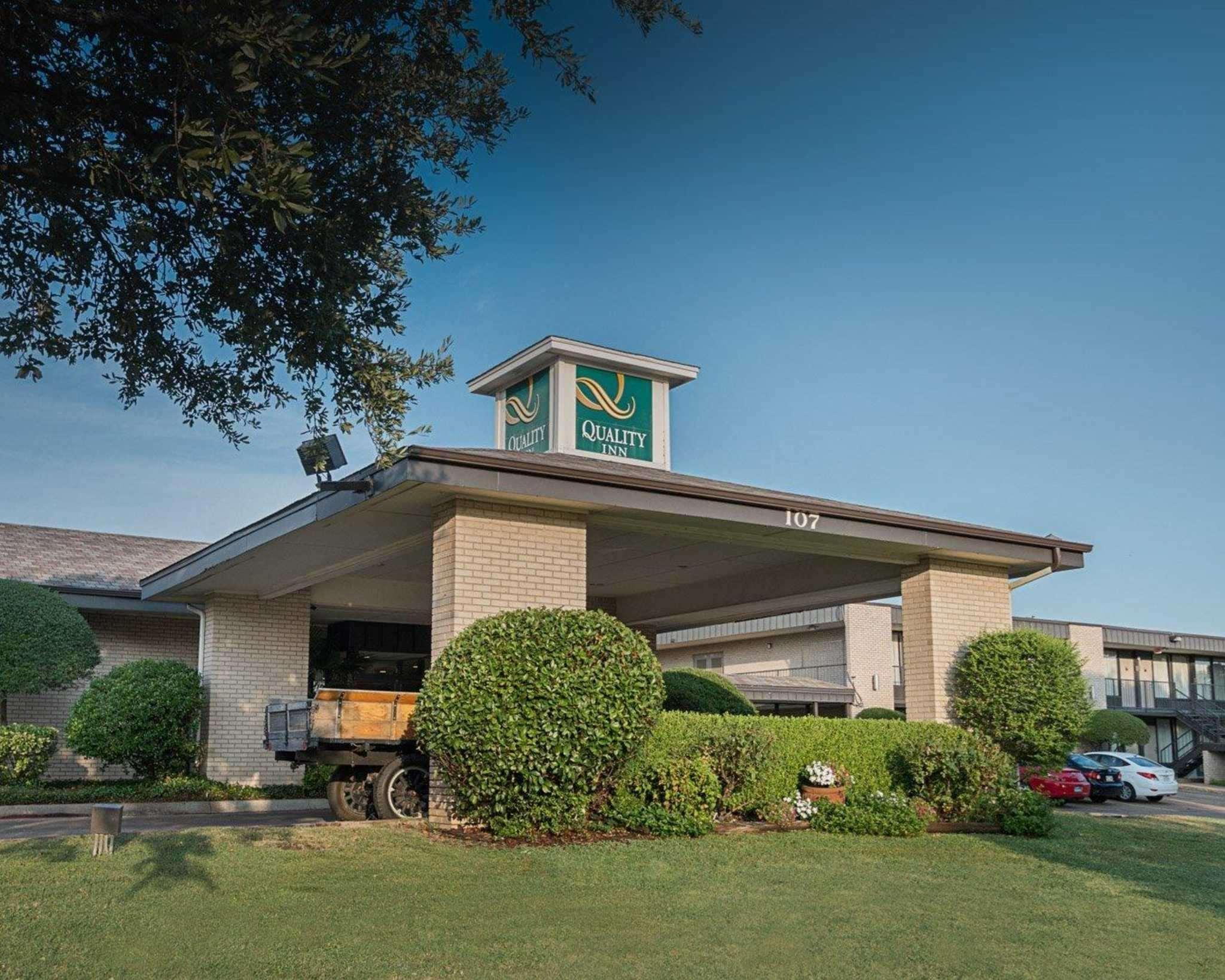 Quality Inn Ennis Bagian luar foto
