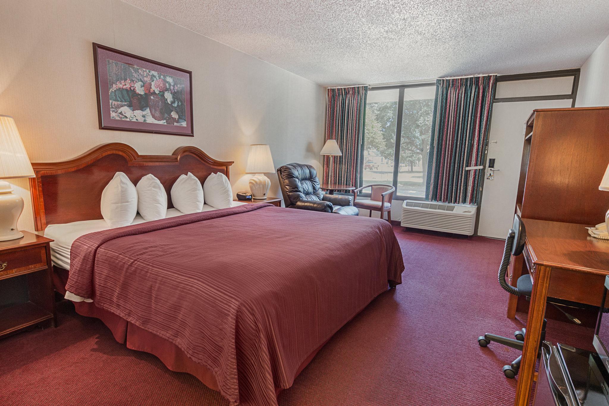 Quality Inn Ennis Bagian luar foto