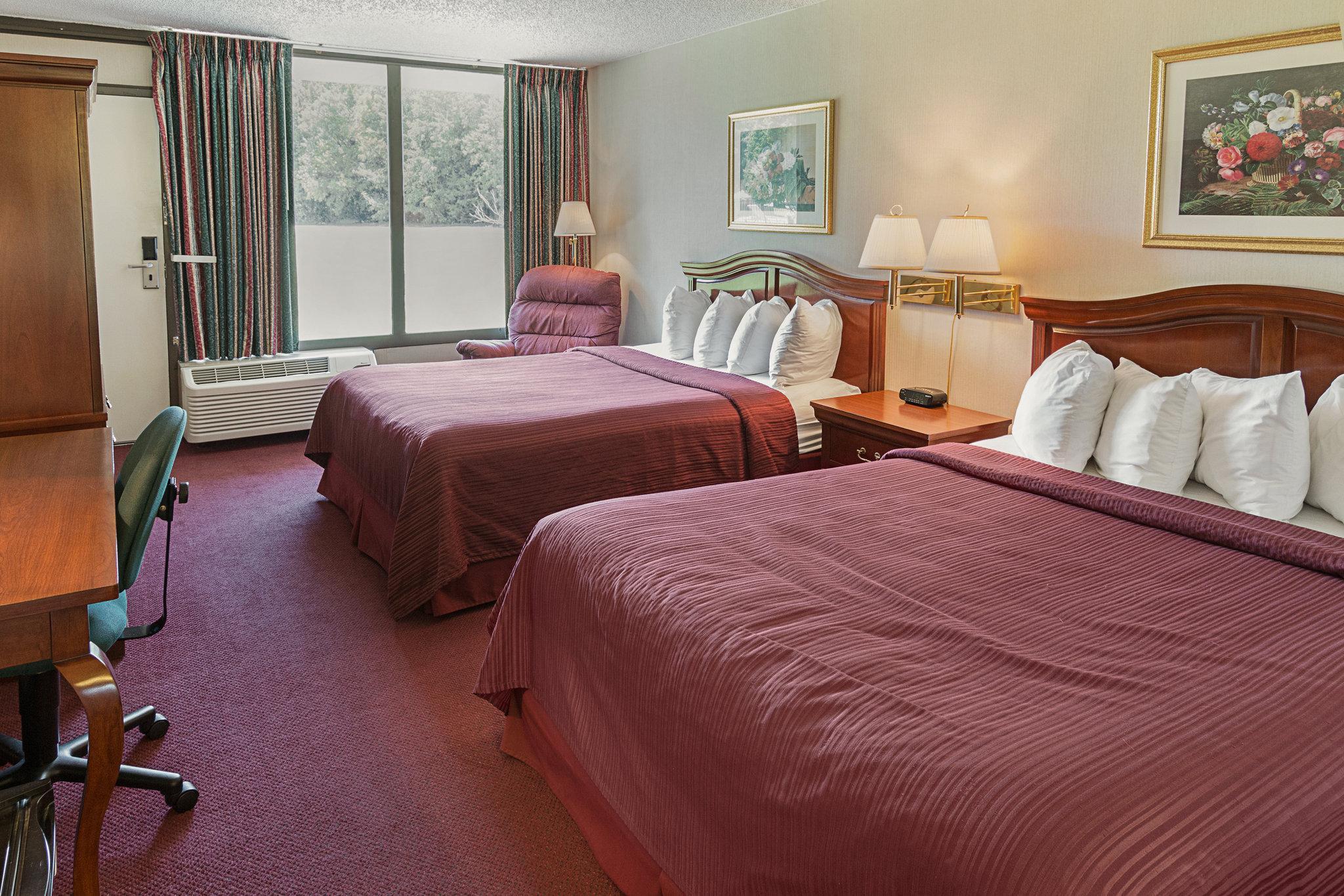 Quality Inn Ennis Bagian luar foto