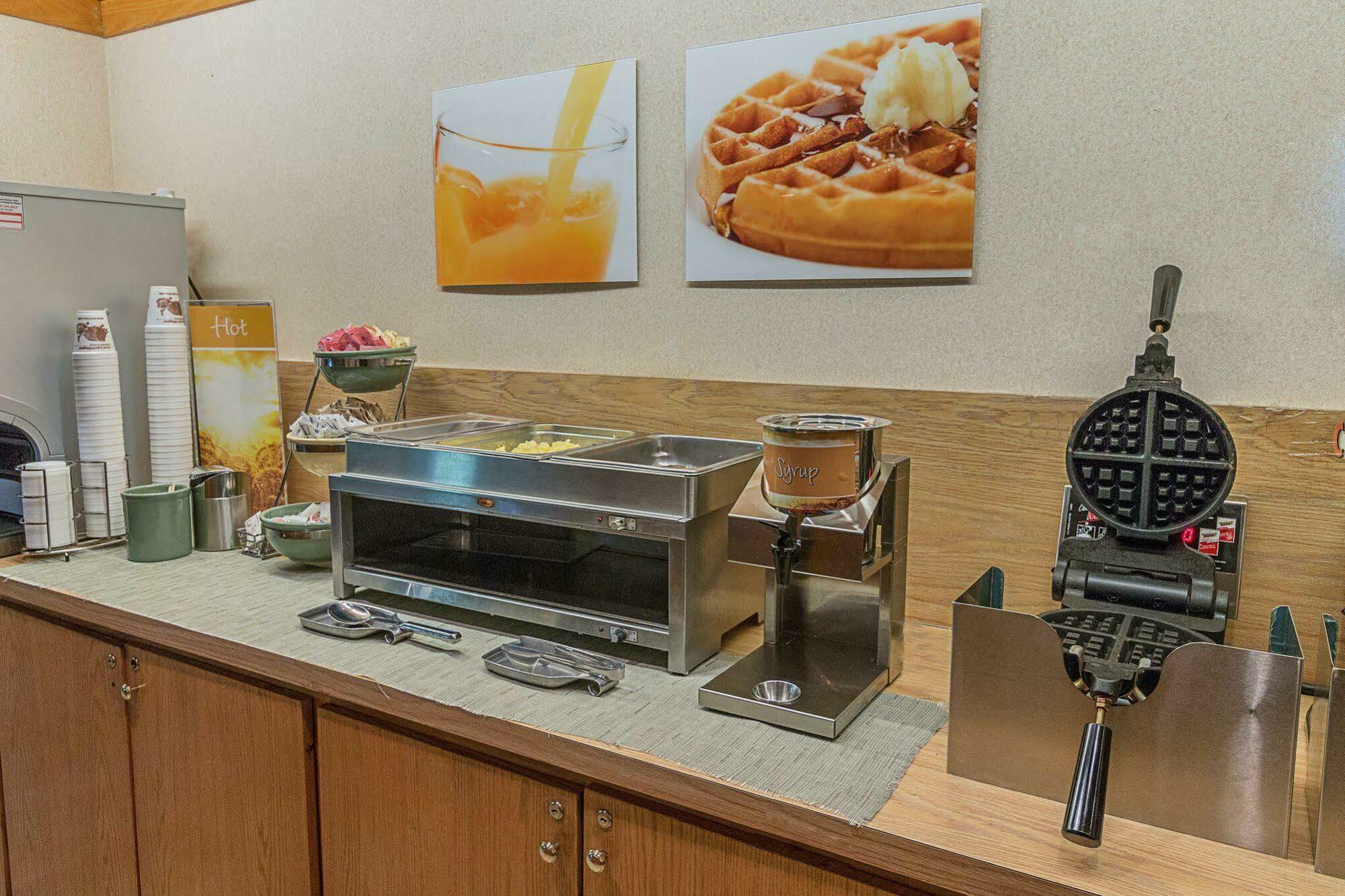 Quality Inn Ennis Bagian luar foto